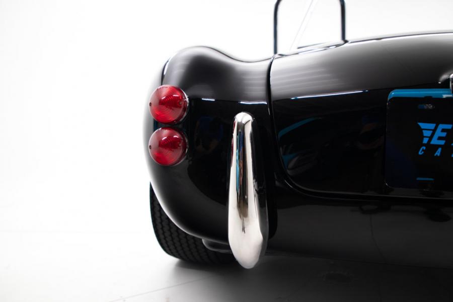 Детали экстерьера Shelby Cobra by Factory Five 2018 года  (фото 16 из 93)